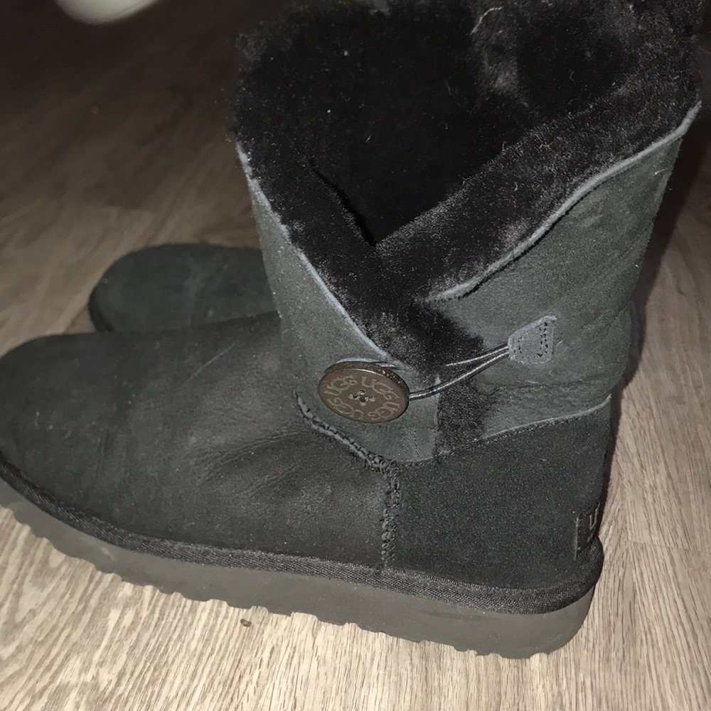 Short button uggs - Picture 3 of 3